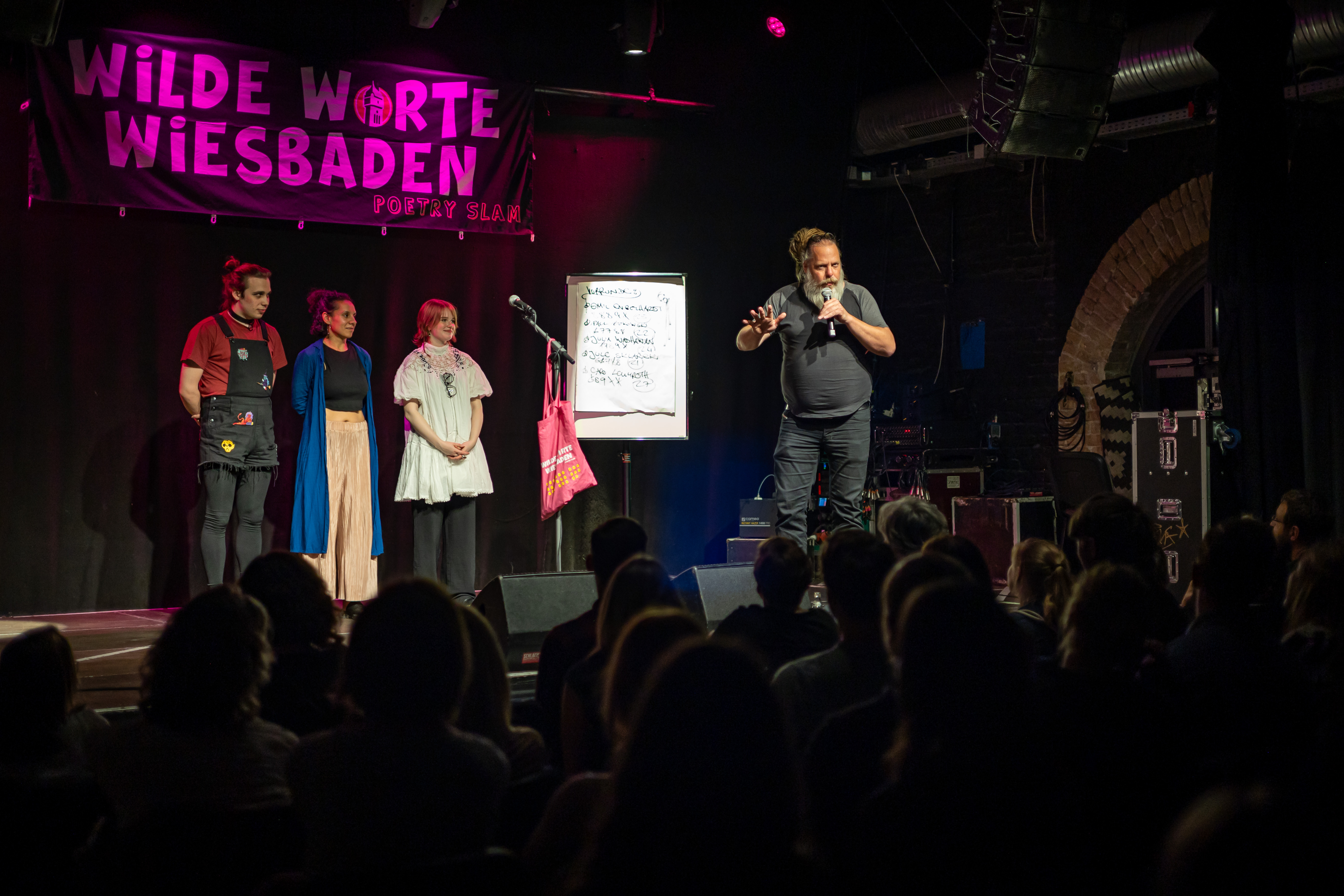 Caro Leukroth beim Poetry Slam in Wiesbaden